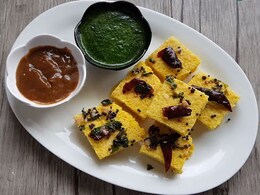 Key To Making Fluffy And Soft Dhoklas Is A Mix Of Sooji And Besan (Recipe Video Inside)
