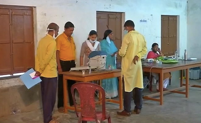 पश्चिम बंगाल में दूसरे चरण में 30 सीटों पर मतदान जारी, सभी की निगाहें नंदीग्राम पर