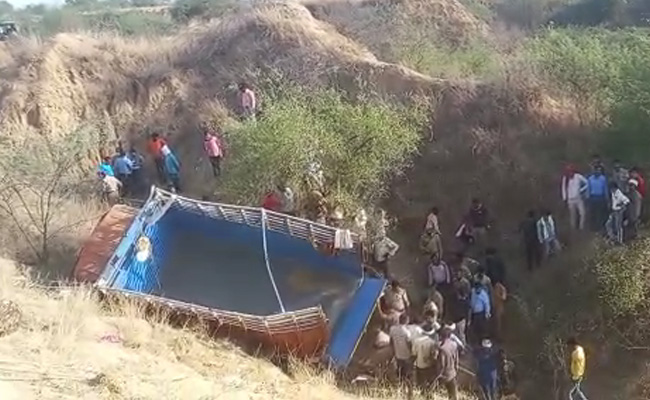 10 Killed, Over 30 Injured After Truck Falls Into Ditch In UP's Etawah