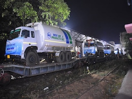 76 टन लिक्विड मेडिकल ऑक्सीजन लेकर 5 टैंकर UP रवाना, कोरोना से कराह रहे मरीजों को राहत 76 टन लिक्विड मेडिकल ऑक्सीजन लेकर 5 टैंकर UP रवाना, कोरोना से कराह रहे मरीजों को राहत