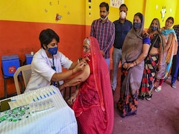 PM मोदी के 'टीका उत्सव' के ऐलान के बीच कई राज्यों में Covid-19 वैक्सीन की 'किल्लत', 10 बातें PM मोदी के 'टीका उत्सव' के ऐलान के बीच कई राज्यों में Covid-19 वैक्सीन की 'किल्लत', 10 बातें