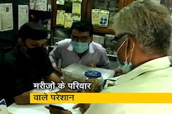 दिल्ली में रेमडेसिविर के अलावा और भी कई जरूरी दवाओं की किल्लत दिल्ली में रेमडेसिविर के अलावा और भी कई जरूरी दवाओं की किल्लत