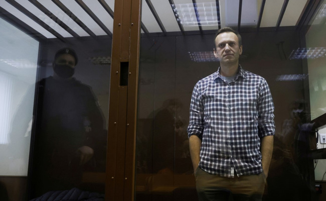 Jailed Kremlin Critic Alexei Navalny Wins European Union's Sakharov Rights Award