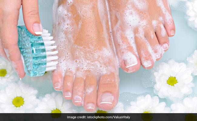 10 Best Foot Scrubs For Soft And Smooth Feet