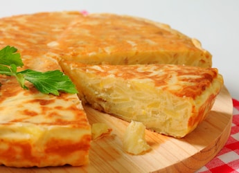 Easy Aloo Omelette Recipe: Now Vegetarians Can Enjoy Omelette For Breakfast Too Easy Aloo Omelette Recipe: Now Vegetarians Can Enjoy Omelette For Breakfast Too