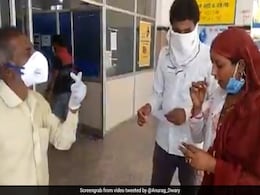 MP में हॉस्पिटल के बाहर माली ने की कोरोना जांच और कलेक्ट किये सैंपल, Viral हो रहा है Video MP में हॉस्पिटल के बाहर माली ने की कोरोना जांच और कलेक्ट किये सैंपल, Viral हो रहा है Video