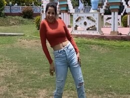 मोनालिसा ने 'वाथी कमिंग' गाने पर यूं किया डांस, वायरल हुआ Video मोनालिसा ने 'वाथी कमिंग' गाने पर यूं किया डांस, वायरल हुआ Video