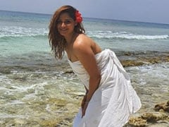 आरती सिंह समुद्र किनारे 'यूं' पोज देती आईं नजर, सोशल मीडिया पर फोटो हुईं वायरल