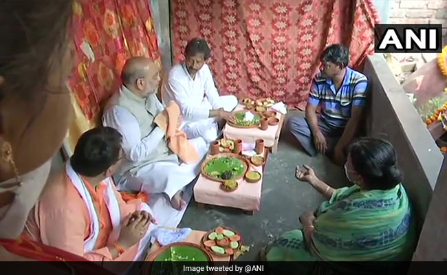 Ahead Of 4th Phase Of Bengal Polls, Amit Shah Lunches At Rickshaw Puller's Home
