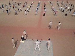 जनता कर्फ्यू तोड़ने पर इंदौर ज़ोन में 2 हजार से ज्यादा गिरफ्तार, पुलिस ने मैदान में ले जाकर दी अनोखी सजा जनता कर्फ्यू तोड़ने पर इंदौर ज़ोन में 2 हजार से ज्यादा गिरफ्तार, पुलिस ने मैदान में ले जाकर दी अनोखी सजा