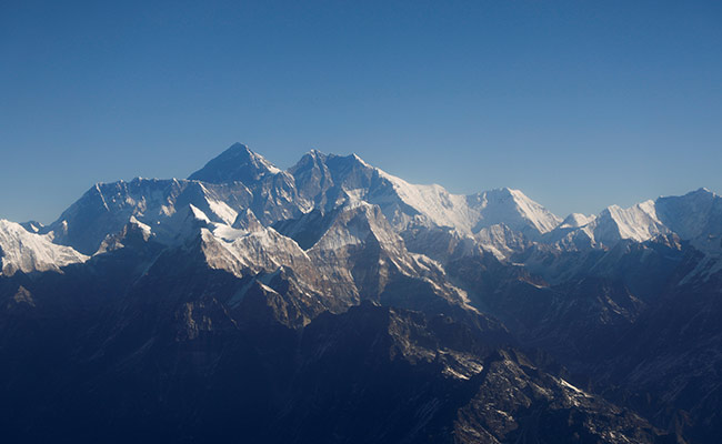 3 Nepali Sherpas Missing After Avalanche In Mount Everest