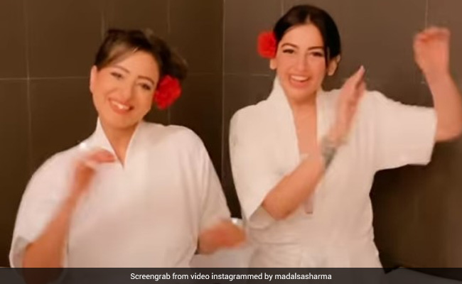 मिथुन चक्रवर्ती की बहू Madalsa Sharma ने बाथटब में किया 'पिया पिया' गाने पर जमकर डांस- देखें Video