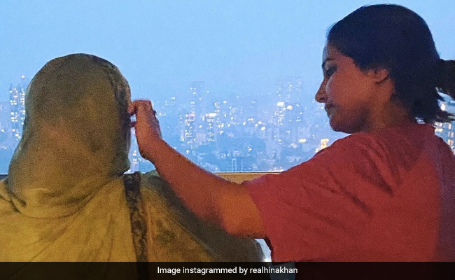 "I Am No Therapist, But Will Look After You," Writes Hina Khan For Her Mother In An Emotional Note