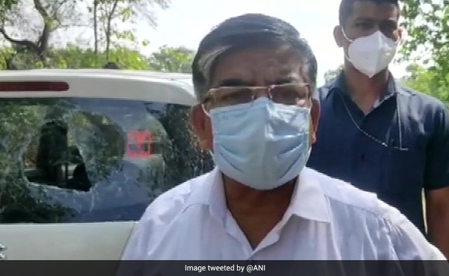 बंगाल : बीजेपी सांसद सुभाष सरकार की कार में की गई तोड़फोड़, सांसद ने कहा-यह सियासी आतंक