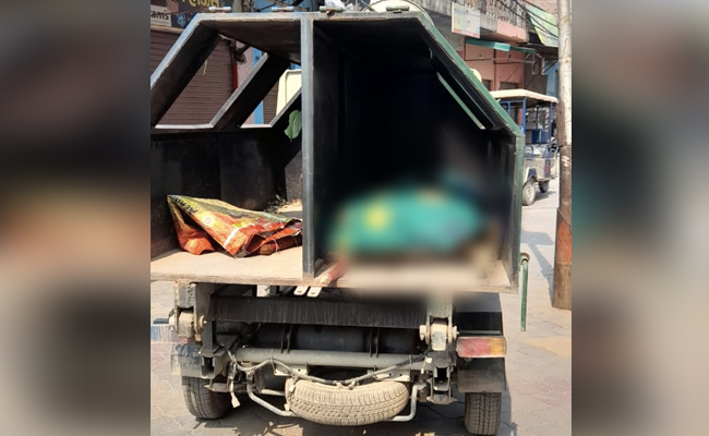 Woman's Body Taken For Cremation In Garbage Van In UP Amid Covid Fear