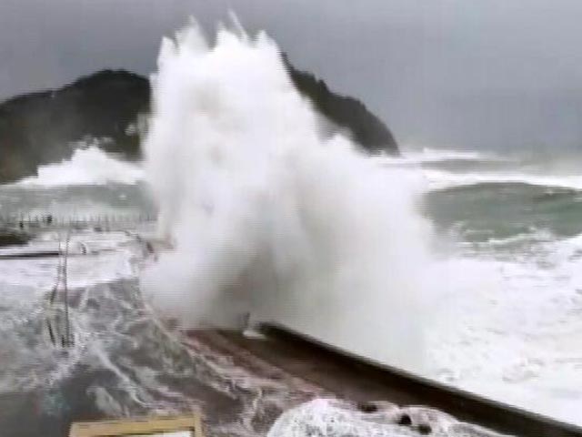 Cyclone Tauktae Expected To Hit Gujarat Today, Mumbai Airport To Shut