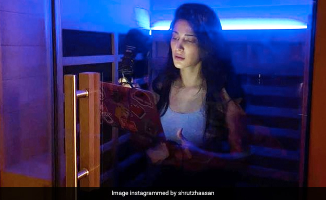 "Such Strange Times": Shruti Haasan Turns Her Sauna At Home Into Dubbing Studio