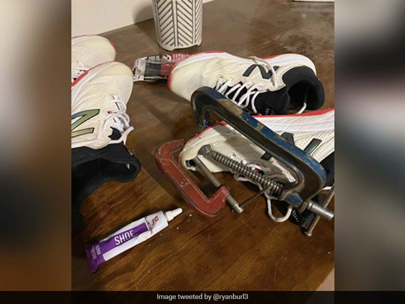 जिंबाब्वे क्रिकेटर ने फटे जूते की तस्वीर पोस्ट कर दिखाए हालात, दिग्गज कंपनी मदद को आगे आयी