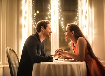 Man Gives $100 Tip At Restaurant To Impress Date, Returns To Take It Back - See What Happened Next