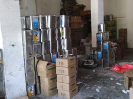 इंदौर में नकली घी का गोरखधंधा: 3400 लीटर मिलावटी घी जब्त,सांची और अमूल के रैपर में बेचता था ! इंदौर में नकली घी का गोरखधंधा: 3400 लीटर मिलावटी घी जब्त,सांची और अमूल के रैपर में बेचता था !