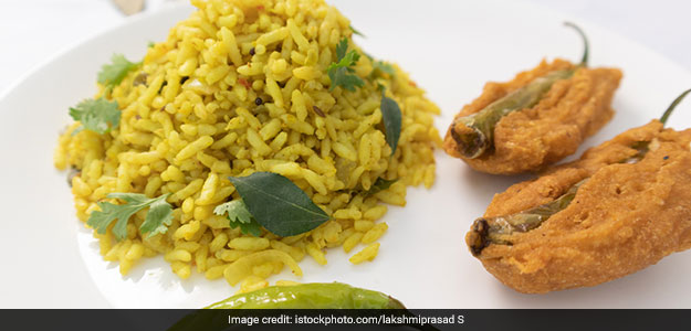Move Over Idli, Make This Popular Street-Style South Indian Uggani In Under 30 Minutes Move Over Idli, Make This Popular Street-Style South Indian Uggani In Under 30 Minutes