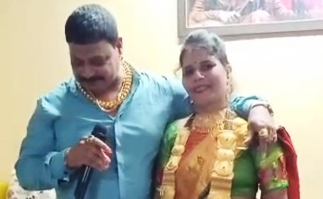 शख्स ने शादी की सालगिरह पर बीवी को दिया '100 तोले सोने का हार', पुलिस ने बुलाया तो बताई हकीकत