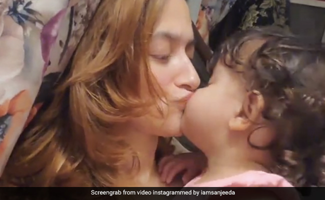 "Us": Sanjeeda Shaikh's One Word Caption For The Video Of Her Daughter Kissing Her