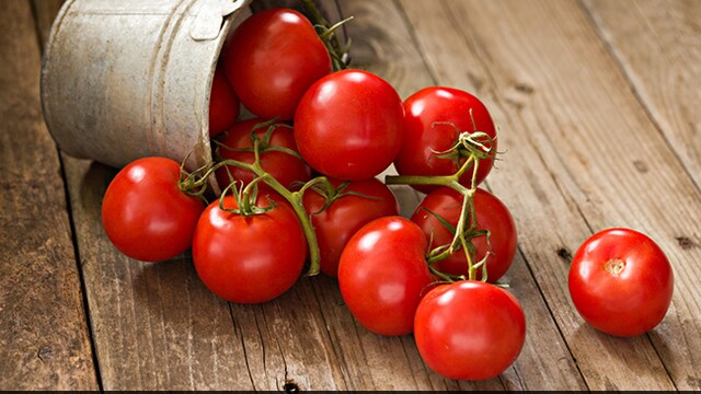 Tomatoes are rich in lycopene, a nutrient that helps in boostingmale fertility