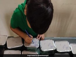 मां ने COVID मरीजों के लिए बनाया खाना, तो बच्चे ने Tiffin में लिख दिया- 'खुश रहिए' - वायरल हुई Photo मां ने COVID मरीजों के लिए बनाया खाना, तो बच्चे ने Tiffin में लिख दिया- 'खुश रहिए' - वायरल हुई Photo