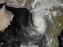 Cyclone Tauktae: कमजोर पड़ा चक्रवात 'ताउते', गुजरात में तीन, महाराष्ट्र में 6 लोगों की मौत, 10 बातें Cyclone Tauktae: कमजोर पड़ा चक्रवात 'ताउते', गुजरात में तीन, महाराष्ट्र में 6 लोगों की मौत, 10 बातें