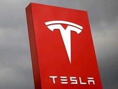 Burry Of 'Big Short' Fame Reveals $530 Million Bet Against Tesla