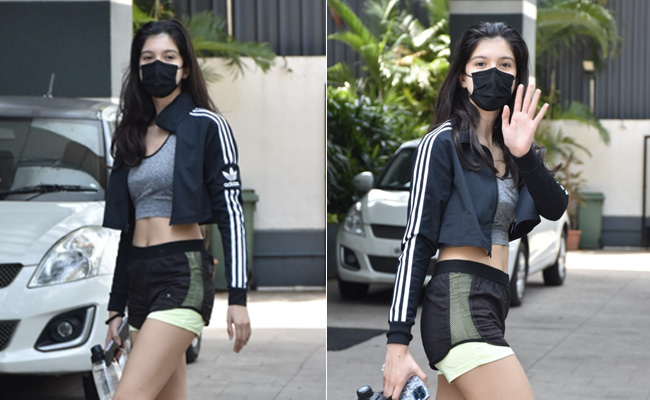 Shanaya Kapoor Keeps It Short And Sporty In A Spunky Sports Bra And Shorts