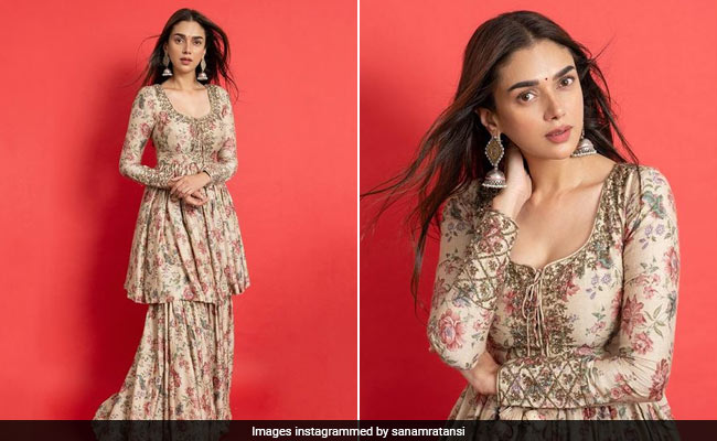 Aditi Rao Hydari's Floral Printed <i>Sharara </i>Should Be Every Summer Wedding's Chic Mandate