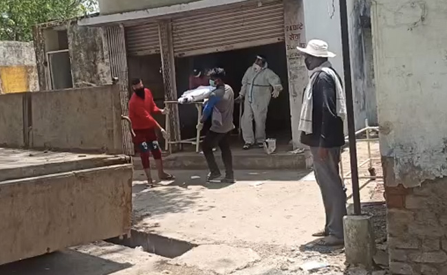 Man's Body Taken For Funeral In Garbage Truck In Madhya Pradesh