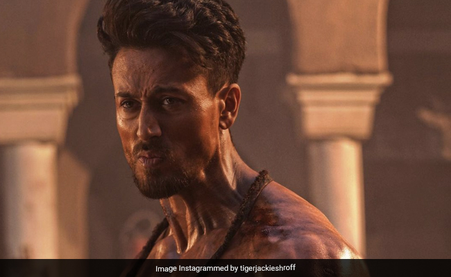 Tiger Shroff के स्टंट वीडियो ने इंटरनेट पर मचाई धूम, सेलेब्स बोले- तुम तो कमाल हो यार...