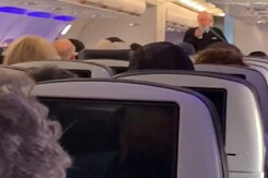 शख्स ने मास्क पहनने से किया इनकार, सैन फ्रांसिस्को जा रहे प्लेन को किया गया डायवर्ट शख्स ने मास्क पहनने से किया इनकार, सैन फ्रांसिस्को जा रहे प्लेन को किया गया डायवर्ट