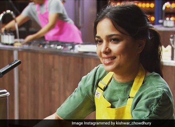 Watch: Masterchef Australia's Kishwar Chowdhury Makes Tantalising Hariyali Chicken Watch: Masterchef Australia's Kishwar Chowdhury Makes Tantalising Hariyali Chicken