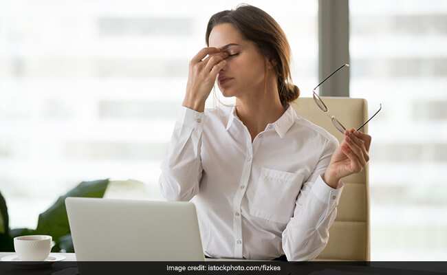 Foods For Eye Vision: आंखों को कमजोर होने से बचाना चाहते हैं, तो सोच क्या रहे हैं डाइट में शामिल करें ये फूड्स