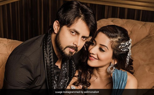 मोनालिसा ने शेयर की पति के साथ शानदार तस्वीरें, फैंस बोले- परफेक्ट कपल...