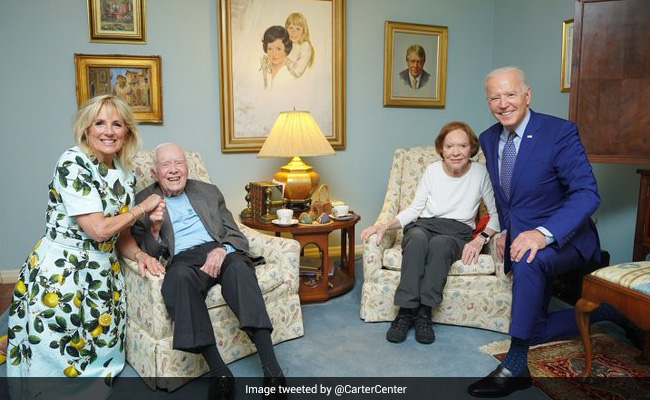 "Are The Bidens Giants?": This Joe Biden-Jimmy Carter Pic Has People Baffled