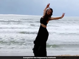 समंदर किनारे उर्वशी रौतेला ने 'डूब गए' पर किया जोरदार डांस, खूब वायरल हो रहा Video समंदर किनारे उर्वशी रौतेला ने 'डूब गए' पर किया जोरदार डांस, खूब वायरल हो रहा Video