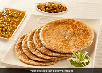 Easy Onion-Garlic Paratha Recipe To Go With Any Sabzi For Lunch Or Dinner Easy Onion-Garlic Paratha Recipe To Go With Any Sabzi For Lunch Or Dinner