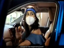 फैन ने मास्क उतारकर मांगी सेल्फी, तो सारा अली खान ने यूं लगाई क्लास- देखें Video फैन ने मास्क उतारकर मांगी सेल्फी, तो सारा अली खान ने यूं लगाई क्लास- देखें Video