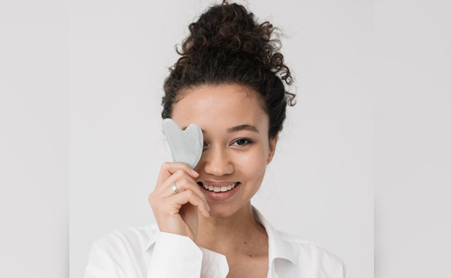 Gua Sha May Be An Ancient Chinese Beauty Tool But Netizens Are Totally Obsessed