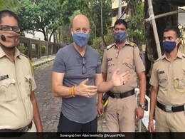 अनुपम खेर ने की मुंबई पुलिस की तारीफ, पूछा ये जज्बा कहां से आता है तो पुलिसकर्मियों से यूं मिला जवाब- देखें Video अनुपम खेर ने की मुंबई पुलिस की तारीफ, पूछा ये जज्बा कहां से आता है तो पुलिसकर्मियों से यूं मिला जवाब- देखें Video