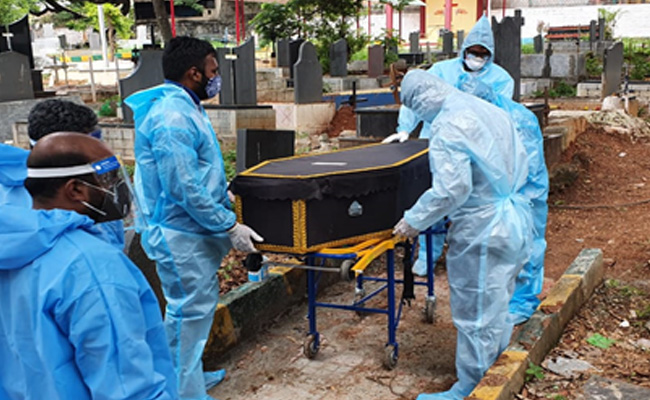 Bengaluru Group Helping Families Who Lost Relatives with Covid burials