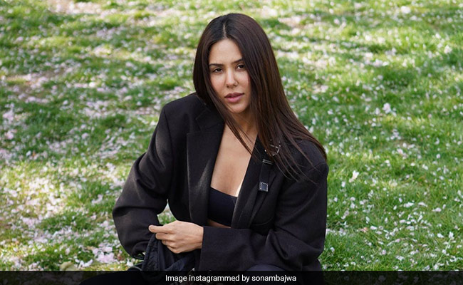 Sonam Bajwa Is A Styling Pro When It Comes To Dressing Up An Athleisure Look