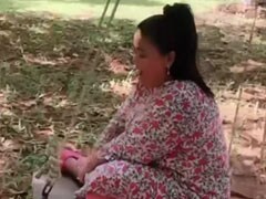 कॉमेडियन भारती सिंह पार्क में झूल रही थीं झूला, तभी यूं गिर पड़ीं- देखें Video कॉमेडियन भारती सिंह पार्क में झूल रही थीं झूला, तभी यूं गिर पड़ीं- देखें Video