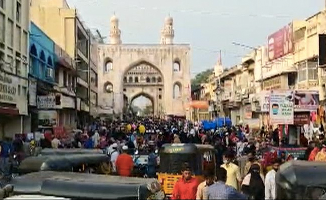 Amid Lockdown, Hundreds Throng Hyderabad's Charminar For Eid Shopping