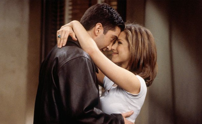 <I>F.R.I.E.N.D.S</i> Reunion: Twitter Is In Ross-Rachel Meltdown After Jennifer Aniston, David Schwimmer Say They "Crushed On Each Other" IRL
